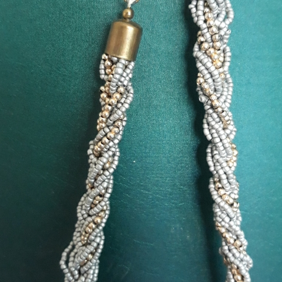 Beaded choker with metal accent piece - Picture 2 of 3